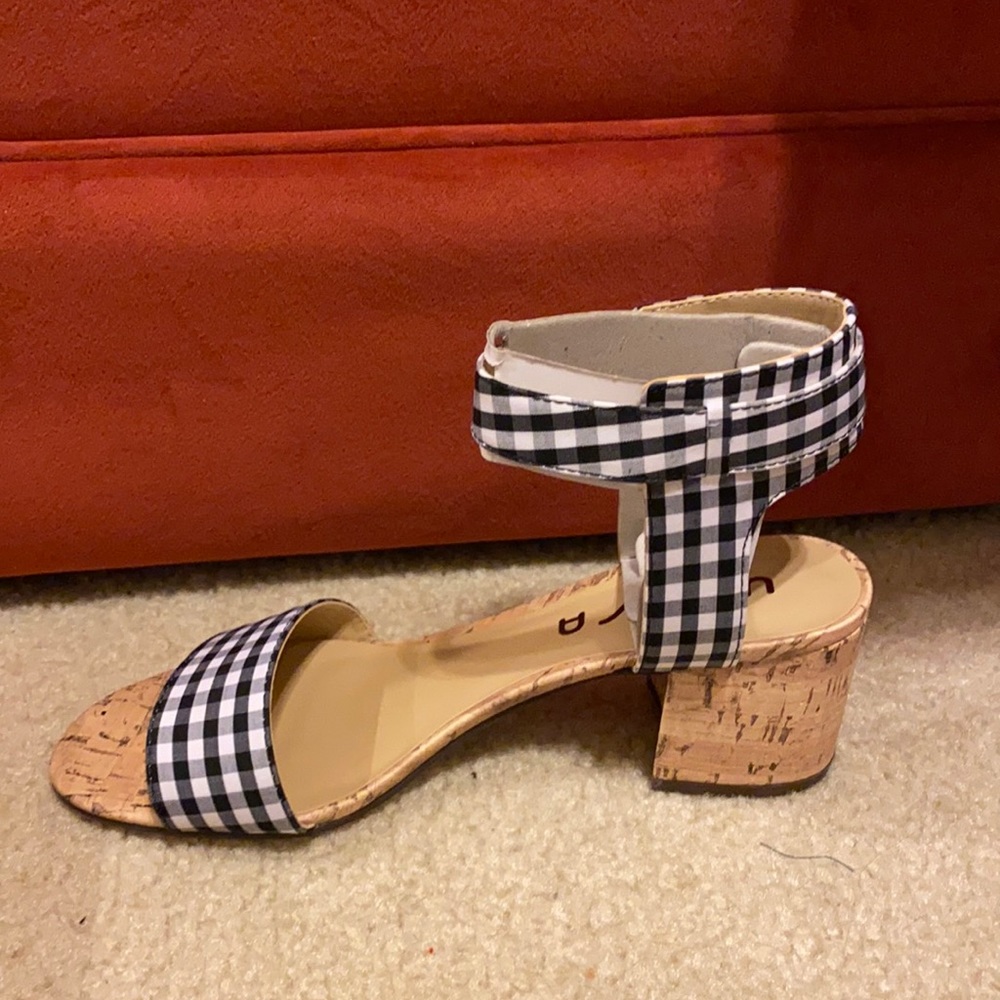 NWT Unisa Plaid Black/White unENOLA sandals